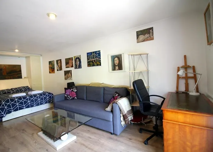 Central Fulham Apartment With Parking
