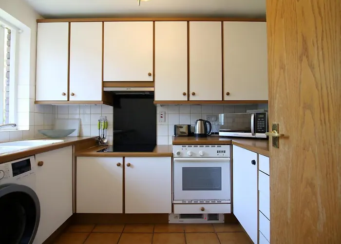 Central Fulham Apartment With Parking